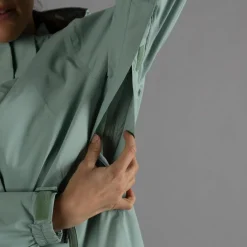 Damen-Regenjacke mit abnehmbarer Kapuze><noscript><img width=