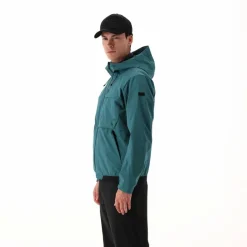 Herrenjacke mit fest angebrachter Kapuze><noscript><img width=