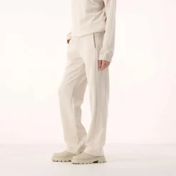 Lange Damenhosen im Regular Fit aus Modal mit matt glänzendem Finish><noscript><img width=