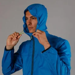 Verstaubare Herrenjacke aus Ripstop><noscript><img width=
