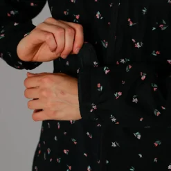 Wasserdichte Damenjacke mit Kapuze><noscript><img width=